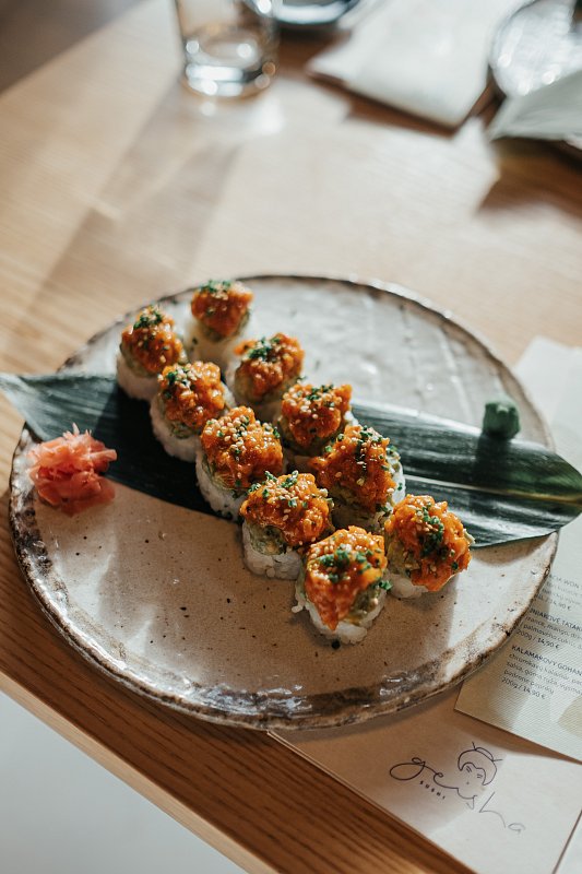 Salmon tartar rolka